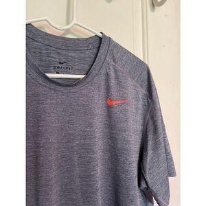 - Nike Mens Dri-fit t-shirt size XL